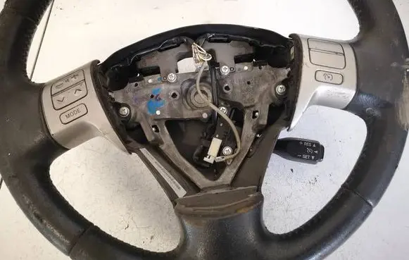 Toyota Auris 150 Steering wheel buttons/switches