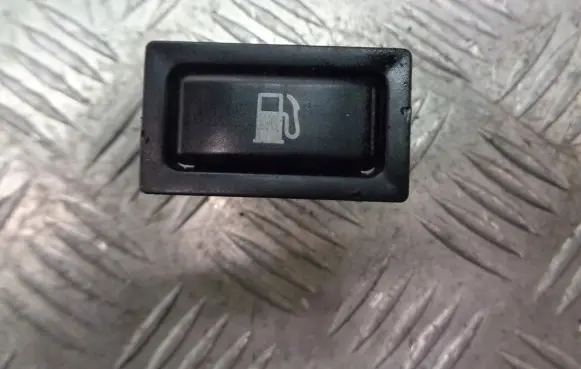 Toyota Avensis T250 Fuel tank opening switch 156795