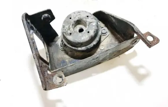 Peugeot 607 Engine mount bracket