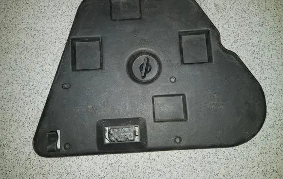 BMW 5 E39 Tail light bulb cover holder 8363566 14603602