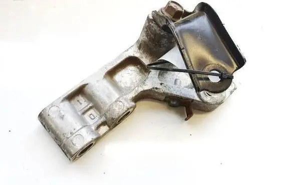 Lexus RX 330 - 350 - 400H Engine mounting bracket