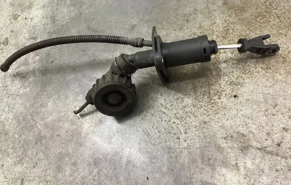 Clutch slave cylinder