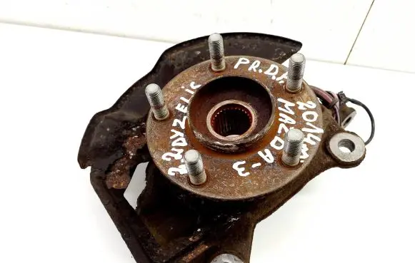 Mazda 3 II Front wheel hub K011