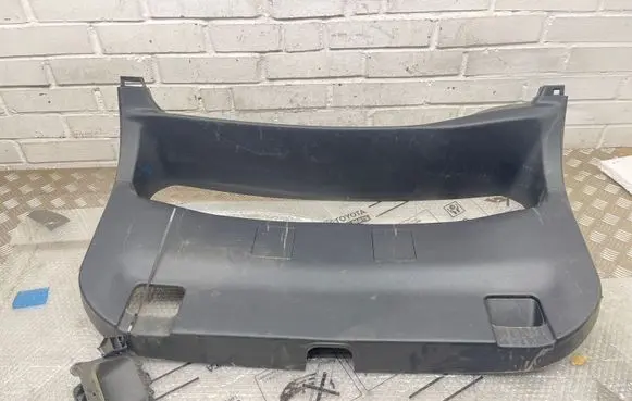 Toyota Prius (XW30) Tailgate/boot lid cover trim 6775047020