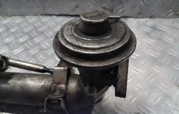 Ford Mondeo Mk III EGR valve 1s7q9d475ad