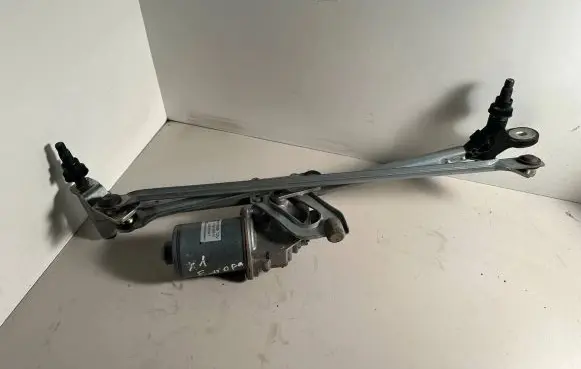 BMW X1 E84 Front wiper linkage and motor 299246501 2082N W14109