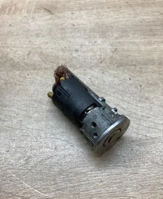 Renault Laguna III Ignition lock 421226L