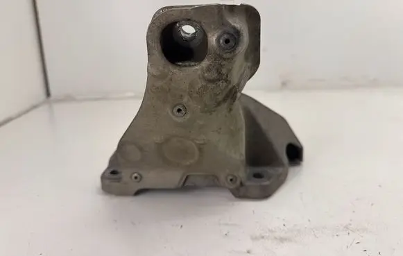 BMW X1 E84 Engine mounting bracket 6788358 22116788358 13807410
