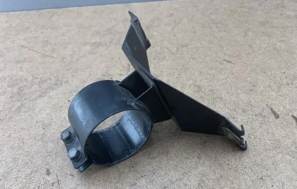 BMW 3 E46 A/C compressor mount bracket 64536917658 6917658