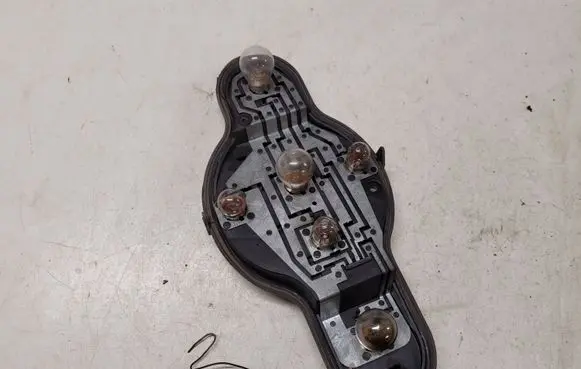 Toyota Previa (XR30, XR40) II Tail light bulb cover holder