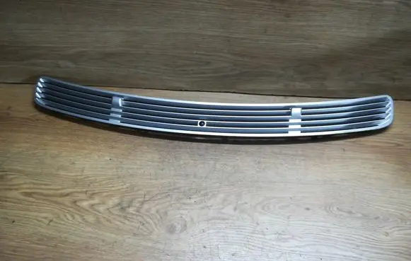Mercedes-Benz CLK A209 C209 Bonnet/hood grill 2038800205 3629730