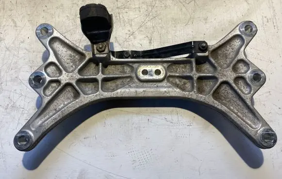 Maserati Ghibli Gearbox mounting bracket 670001738
