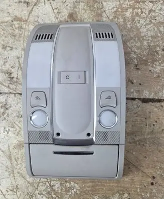 Audi A6 S6 C6 4F Front seat light 18550344 4F0947135BP 04102007A