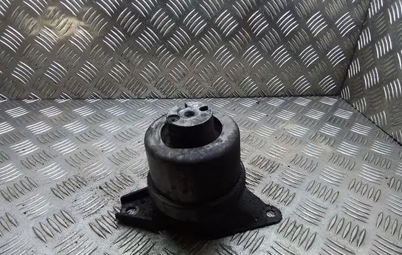 Volkswagen Transporter - Caravelle T5 Engine mount bracket