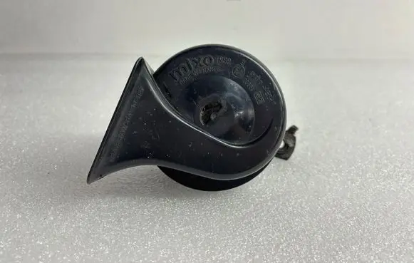 Audi A4 S4 B5 8D Horn signal 1J0951227A