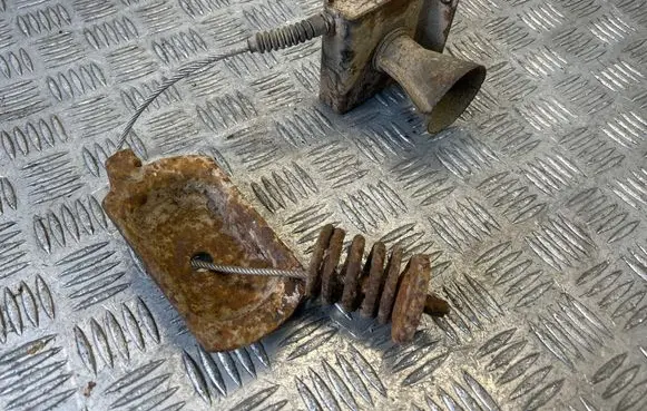 KIA Sorento Spare wheel mounting bracket 