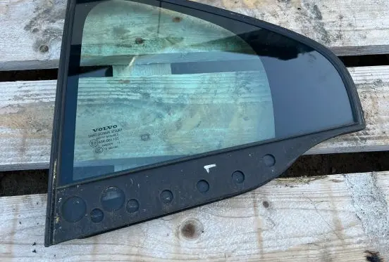 Volvo S80 Rear vent window glass 30779888 3077988890