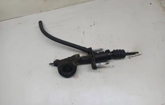 Opel Vectra C Clutch master cylinder 24412670