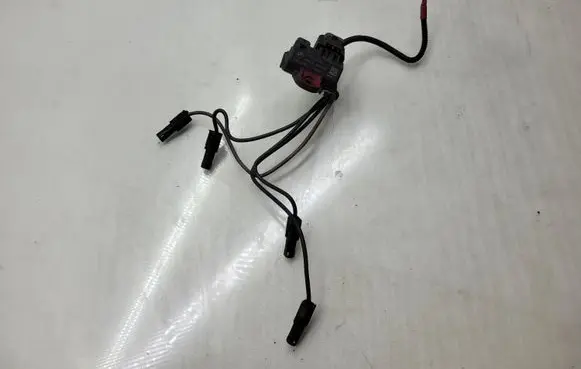 BMW 5 F10 F11 Glow plug pre-heat relay 8570087 0522120103