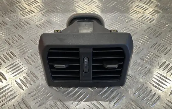 BMW 2 F44 Rear air vent grill 6828272