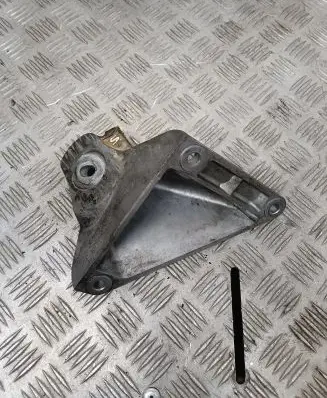 BMW 5 E60 E61 Engine mounting bracket 6761149 TF1960211