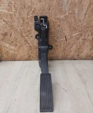 Mercedes-Benz A W169 Accelerator throttle pedal A1693000104