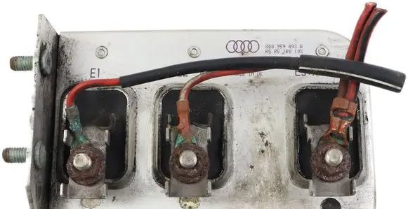 Volkswagen PASSAT B5.5 Coolant fan relay 8D0959493A R15710302