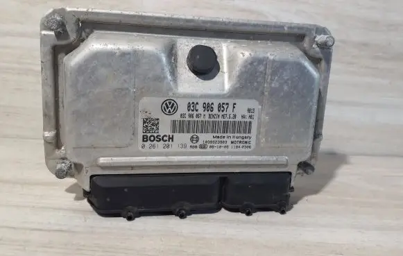 Skoda Fabia Mk2 (5J) Engine control unit/module 03C906057F 0261201139 03C906057M