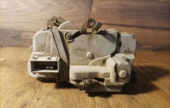 Peugeot 406 Front door lock