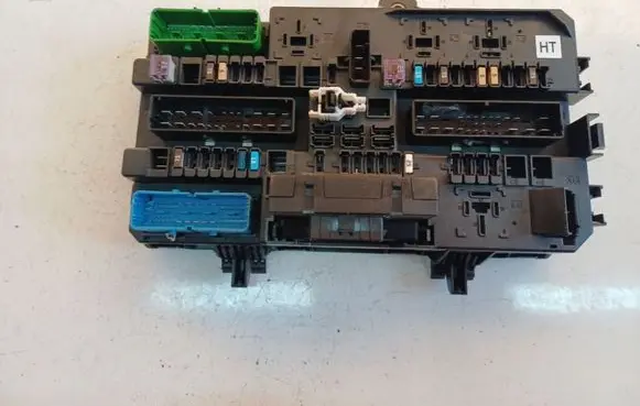 Opel Astra H Fuse box set 24453850