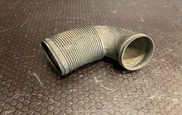 BMW 3 E46 Air intake duct part 1432465