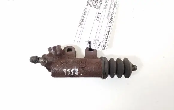 Toyota Avensis T270 Clutch slave cylinder 31470-12190