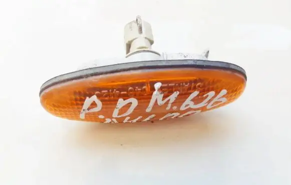 Mazda 626 Front fender indicator light 0464120 046-4120