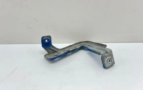 BMW 2 F22 F23 Fender mounting bracket