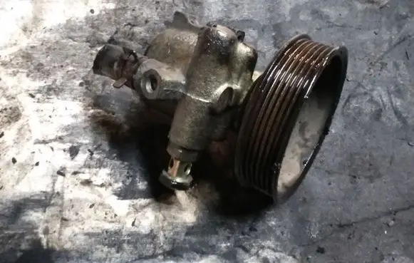 Volkswagen Golf IV Power steering pump 1J0422154C