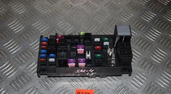 Subaru Impreza III Fuse module 82241FG010