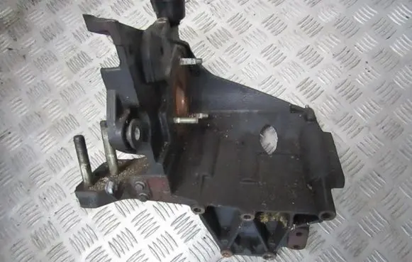 Alfa Romeo 156 Engine mounting bracket