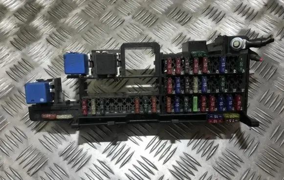 Mercedes-Benz A W168 Fuse box set 4ra00779100 4ra007791-00