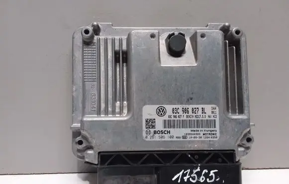 Volkswagen Tiguan Engine control unit/module 03C906027BL 0261S06100 03C906027F