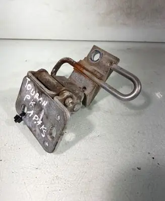 Volkswagen Touran I Front door lower hinge 1T0831411C