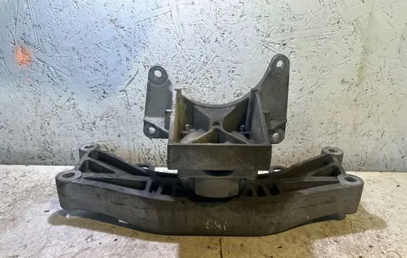 Dodge Challenger Gearbox mounting bracket 68170323AA