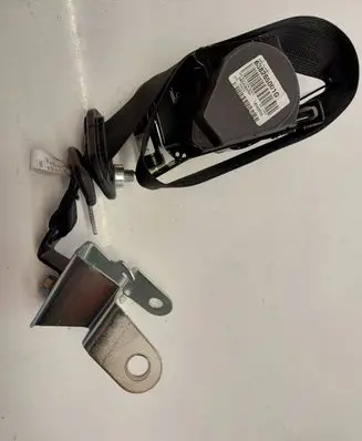 Nissan Leaf II (ZE1) Front seatbelt 638265001g