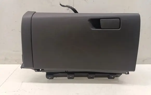 Nissan Qashqai J12 Glove box 681026UA0A