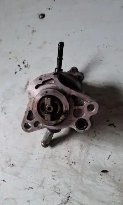Toyota Avensis T220 Vacuum pump 0810002740