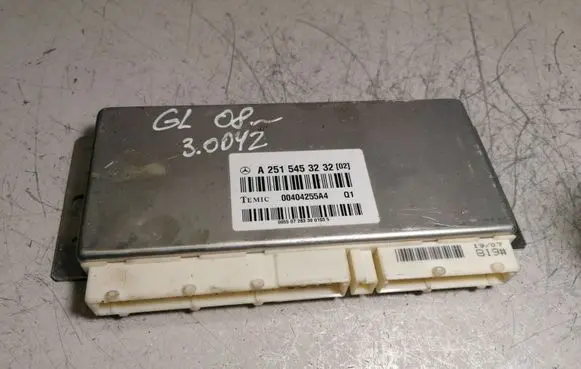 Mercedes-Benz GL X164 Air suspension control unit module (rear) A251545243232