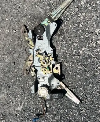 Toyota 4 Runner N210 Rear window lifting mechanism without motor