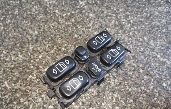 Mercedes-Benz A W168 Electric window control switch 1688202810