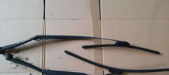 Hyundai Santa Fe Front wiper blade arm