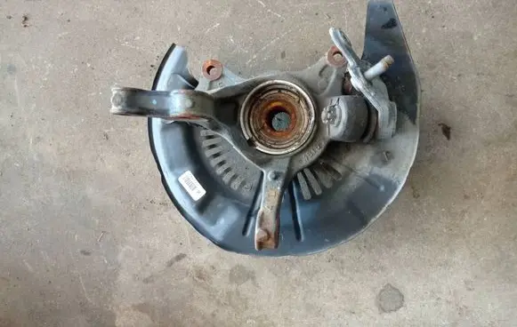 Toyota Sienna XL30 III Front wheel hub