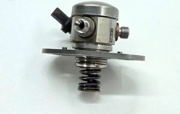 BMW M5 F90 Fuel injection high pressure pump 7852361 13517852361